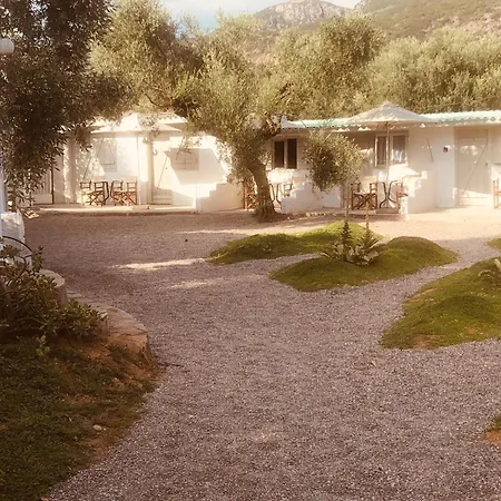 Barreira Beachfront Rooms 7 Kalamata Exterior photo